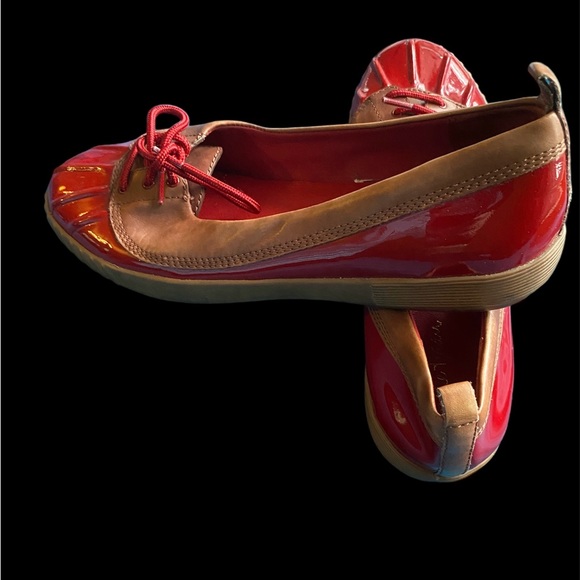 Cole Haan Nike Air red rubber shoe with tan leather accent. Size 9 - Picture 5 of 5